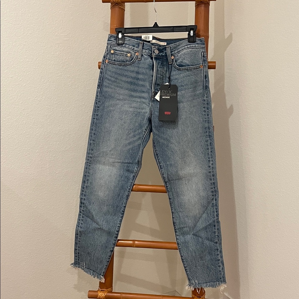 Levi's Women's wedgie premium high rise, tapered leg Jeans
